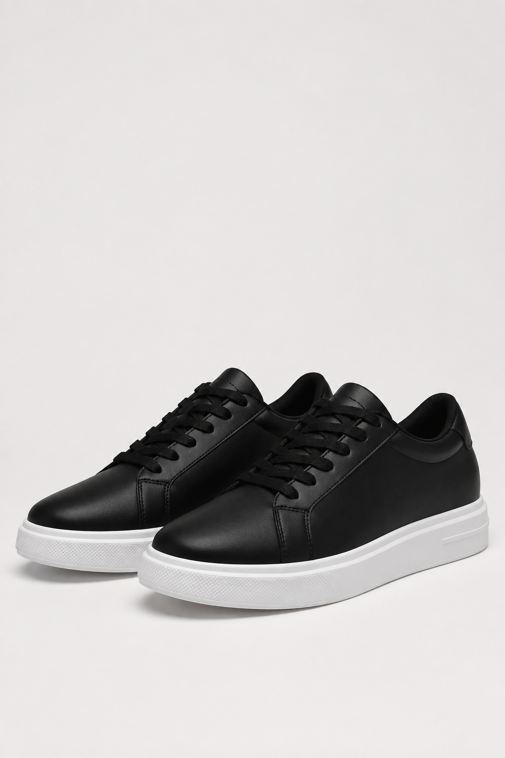 Sapatilhas_Urban_Elevate_em_couro_preto_WELL4FIT